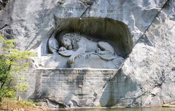 悲傷獅子紀念碑